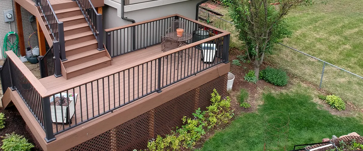 A three level deck with aluminum railing